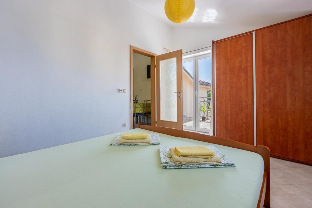 Jaric Apartament *