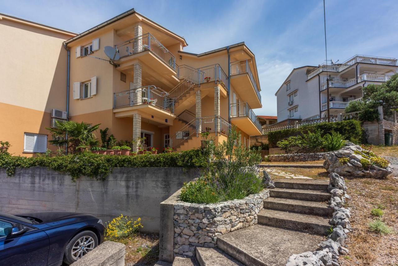 Apartament Jaric *