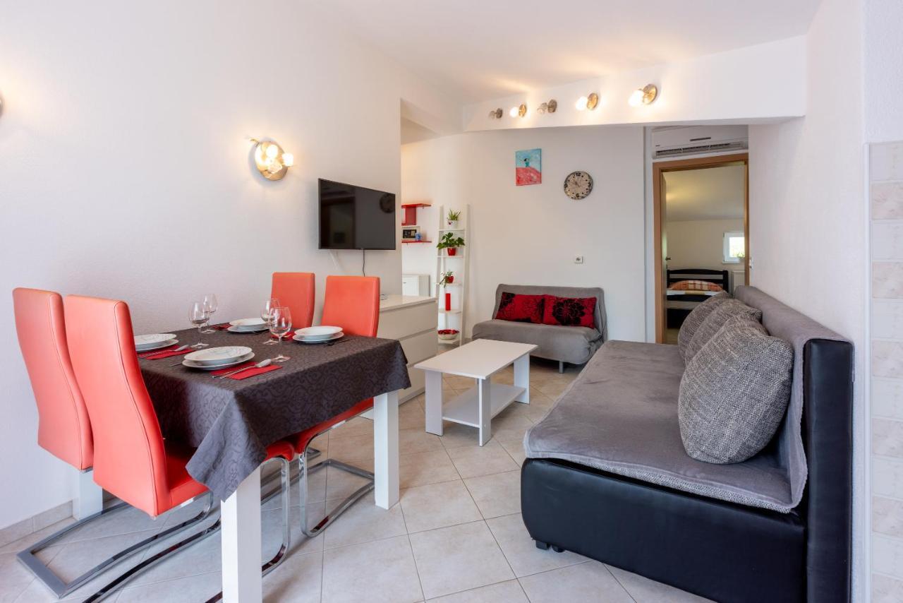 Apartament Jaric *